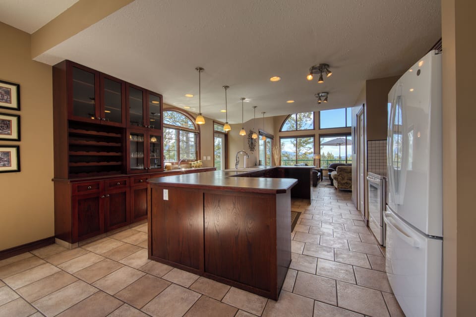 Premium Townhome, 3 Bedrooms (202 Phase 1) | Private kitchen | Fridge, microwave, oven, stovetop