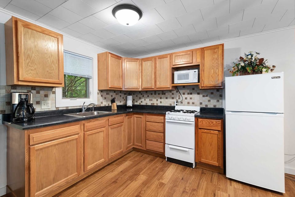 Classic up-north kitchen style with everything you need to dine in