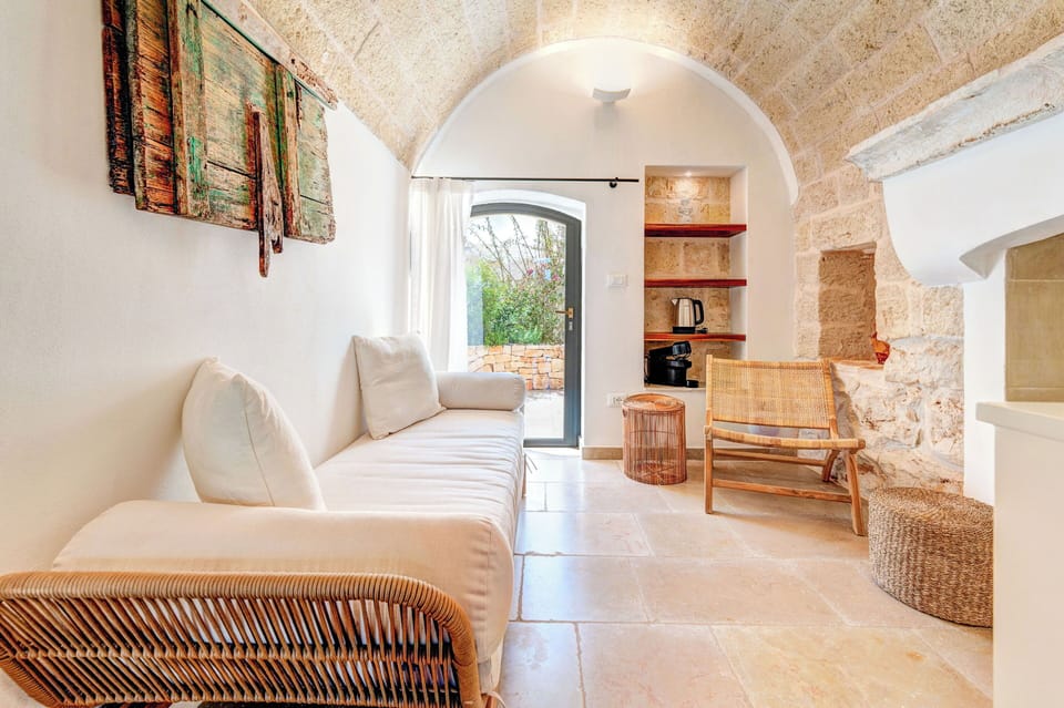 Deluxe Room, Garden View | Living area
