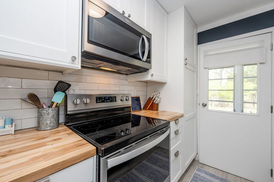 Fully Stocked Kitchen!