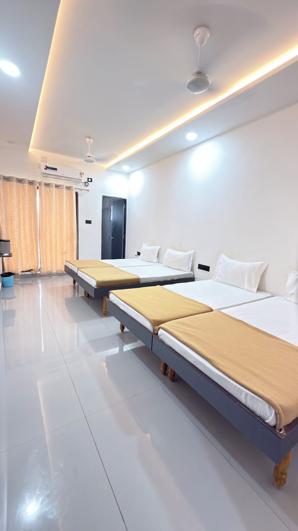 Classic Quadruple Room | Free WiFi