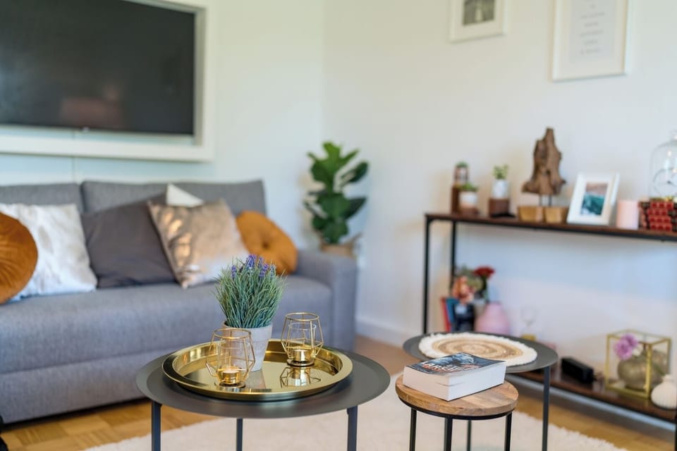 Deluxe Condo, Balcony, Garden View | Living area