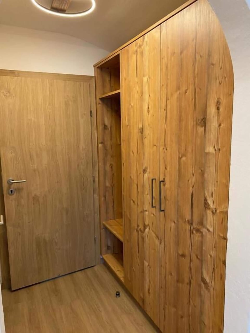Basic Double Room, Balcony, Mountain View | Interior