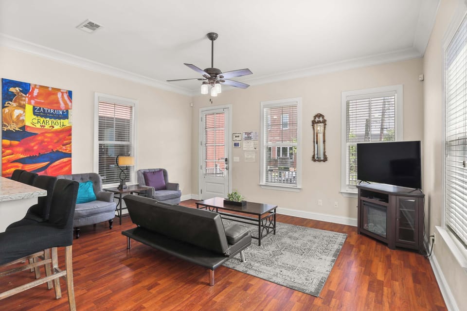 Spacious layout connecting living and dining areas, making it easy to spend time together.