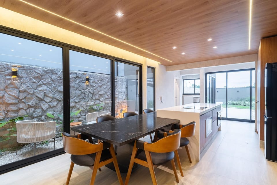 Kitchen or kitchenette,Dining area