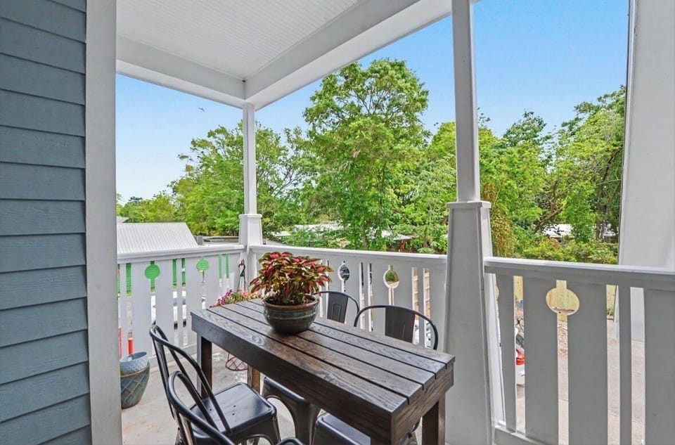 Rear balcony
