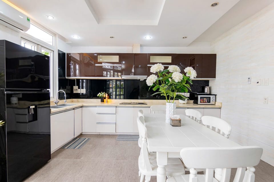 Deluxe Townhome, 4 Bedrooms, Ensuite, City View | Private kitchen | Full-size fridge, microwave, oven, stovetop