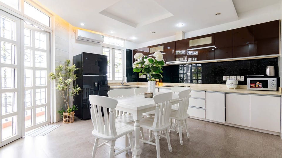 Deluxe Townhome, 4 Bedrooms, Ensuite, City View | Private kitchen | Full-size fridge, microwave, oven, stovetop