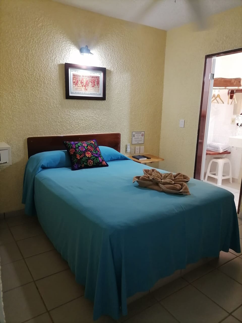 Standard Single Room, Non Smoking, Courtyard View | In-room safe, iron/ironing board (on request), WiFi (free), bed sheets