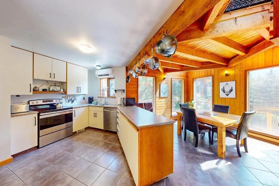 House, Balcony | Private kitchen | Coffee/tea maker