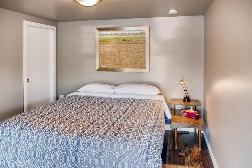 House, Balcony, Lake View | Iron/ironing board, WiFi (free), bed sheets