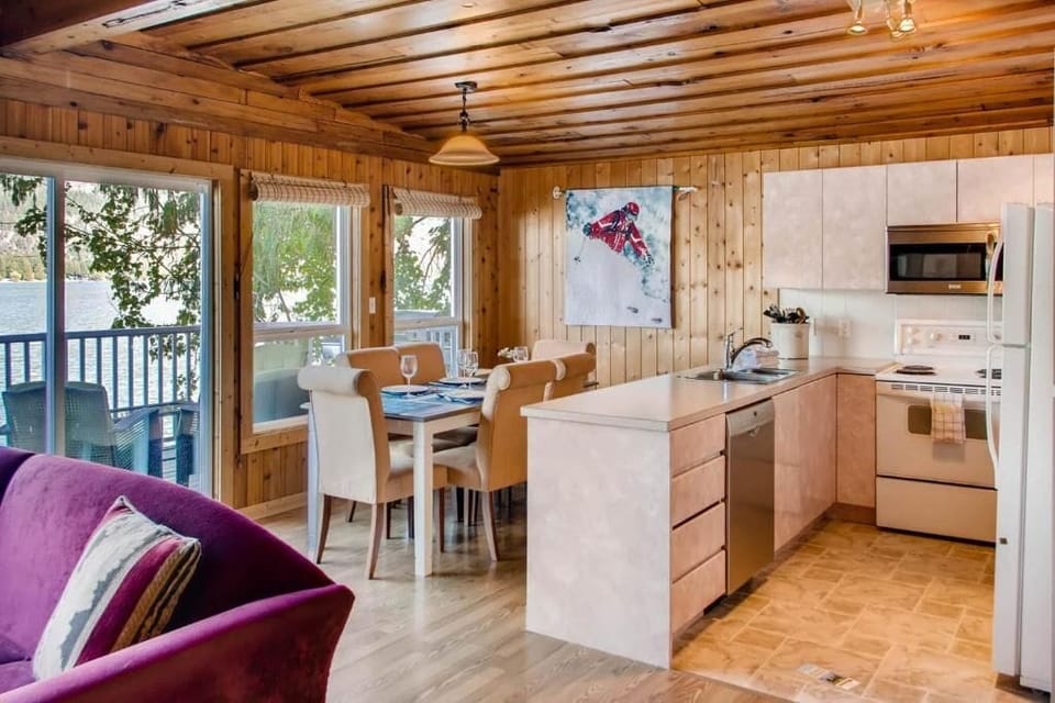 House, Balcony, Lake View | Interior
