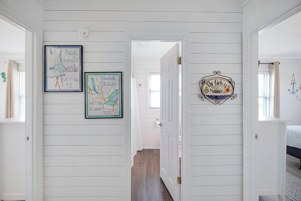  split floor plan for bedrooms on side 