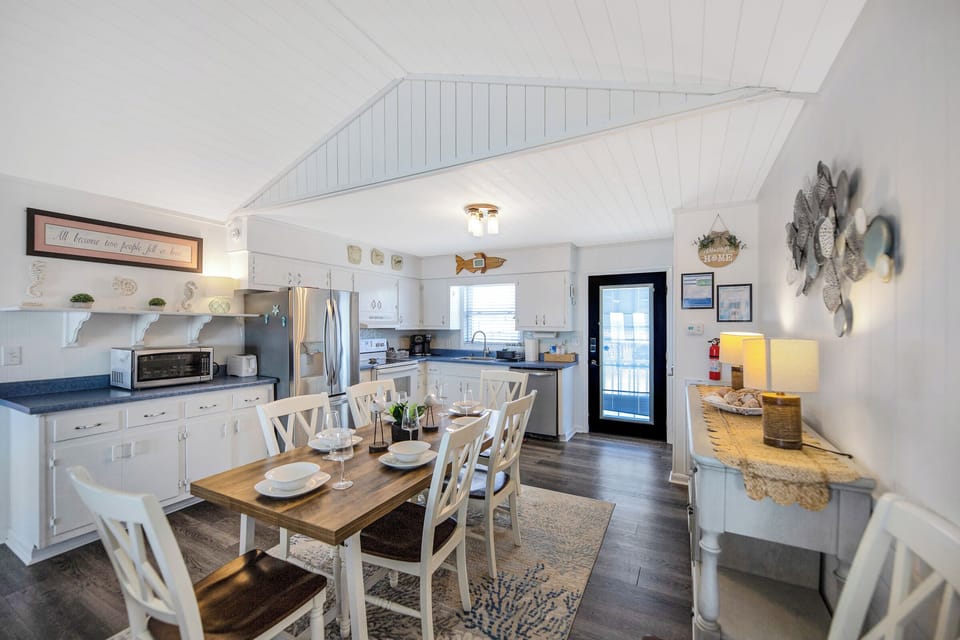 Fully equipped kitchen for family meals 