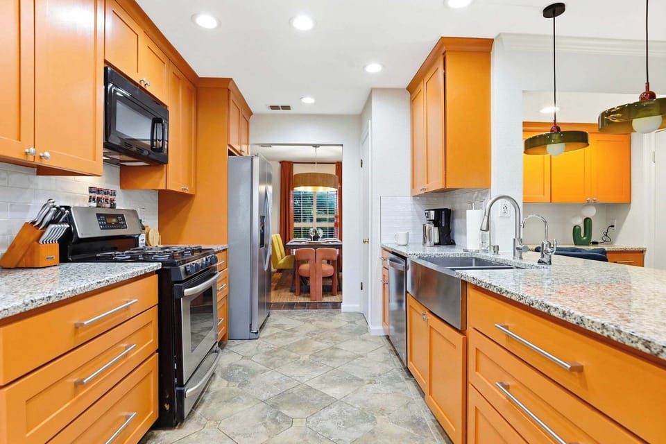Designed for Convenience – A fully stocked kitchen with high-end appliances and generous cabinetry, perfect for any home chef.
