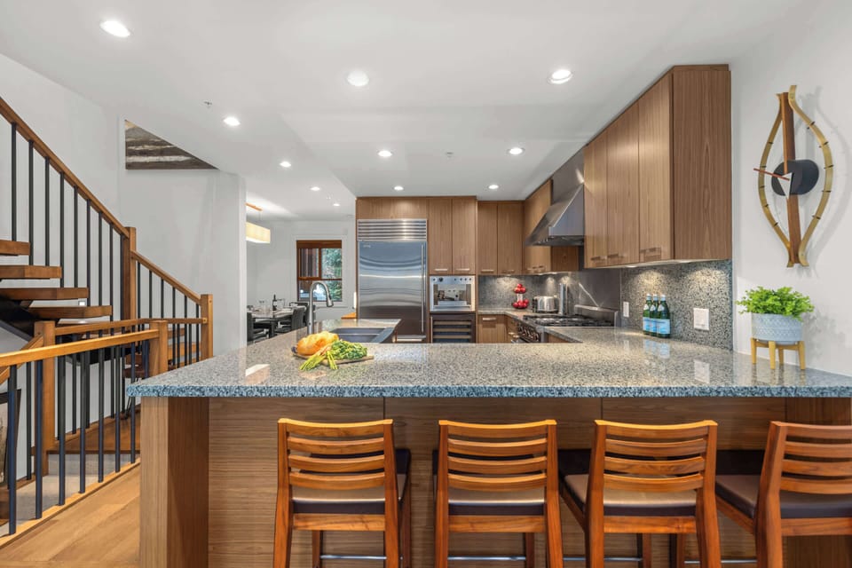- Large kitchen island, perfect for breakfast and sharing in meal preparation 
