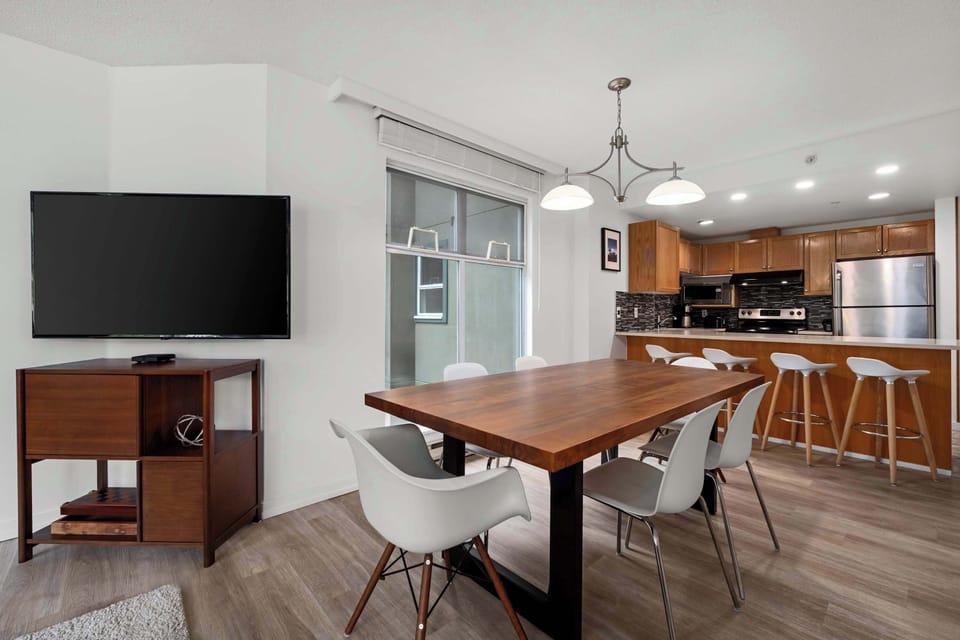 - Spacious living and dining area ideal for cozy gatherings and meals - Neutral décor and natural light highlight the inviting modern design - Relax, dine, and connect in this open-concept mountain getaway