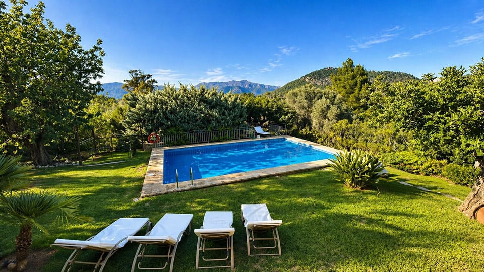Private pool with garden and mountain views in finca in Pollensa