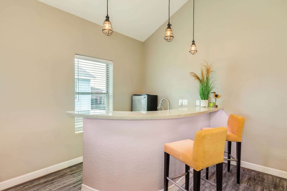 Bar with seating - Mini Fridge/Sink 