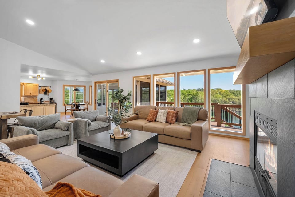 Soak in the lake views & natural light pouring through the huge windows!