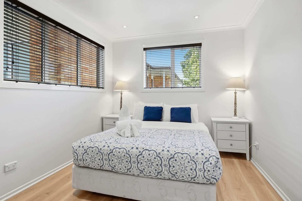 Bedroom with queen bed