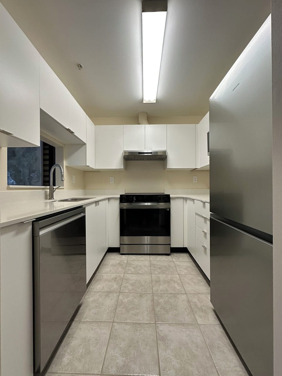 Updated full kitchen: stainless appliances, full-size fridge, dishwasher