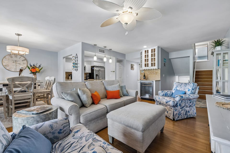 Living area featuring a flatscreen tv, sleeper sofa, and view of golf course
