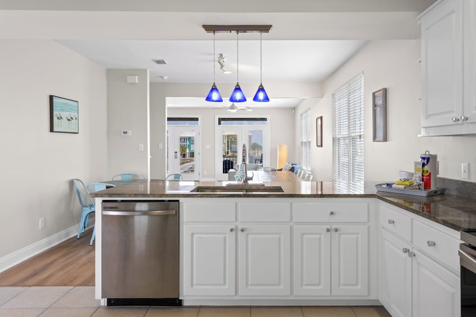 With this island style sink and top of the line dishwasher, you can stay engaged with your guests while cleaning up.
