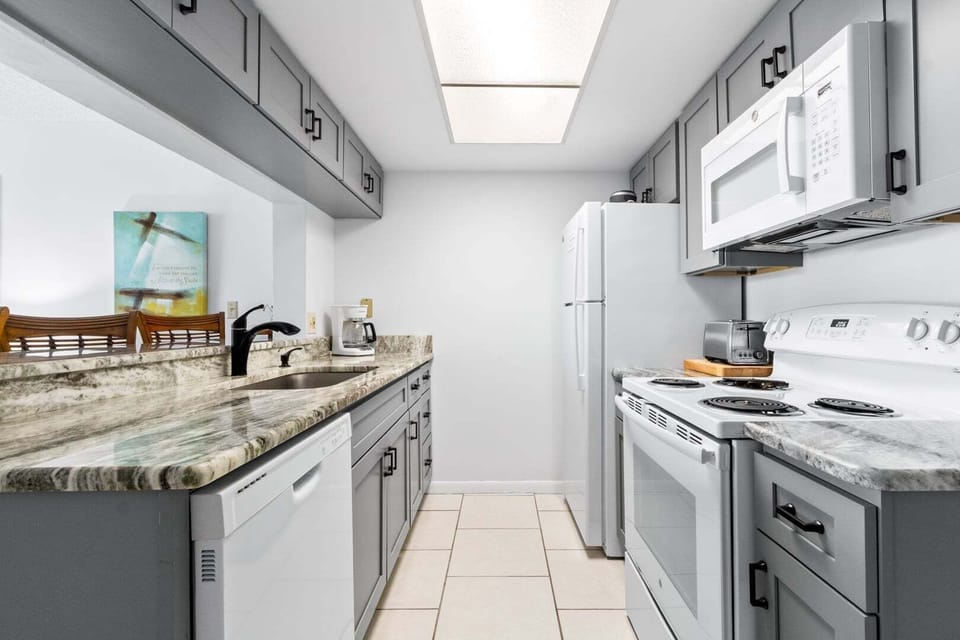 Fully equipped kitchen with everything you need to make your favorite meals