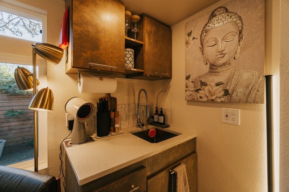 Enjoy a minimalist cooking space fully equipped with modern essentials, perfect for preparing a light breakfast before heading out into Eugene.