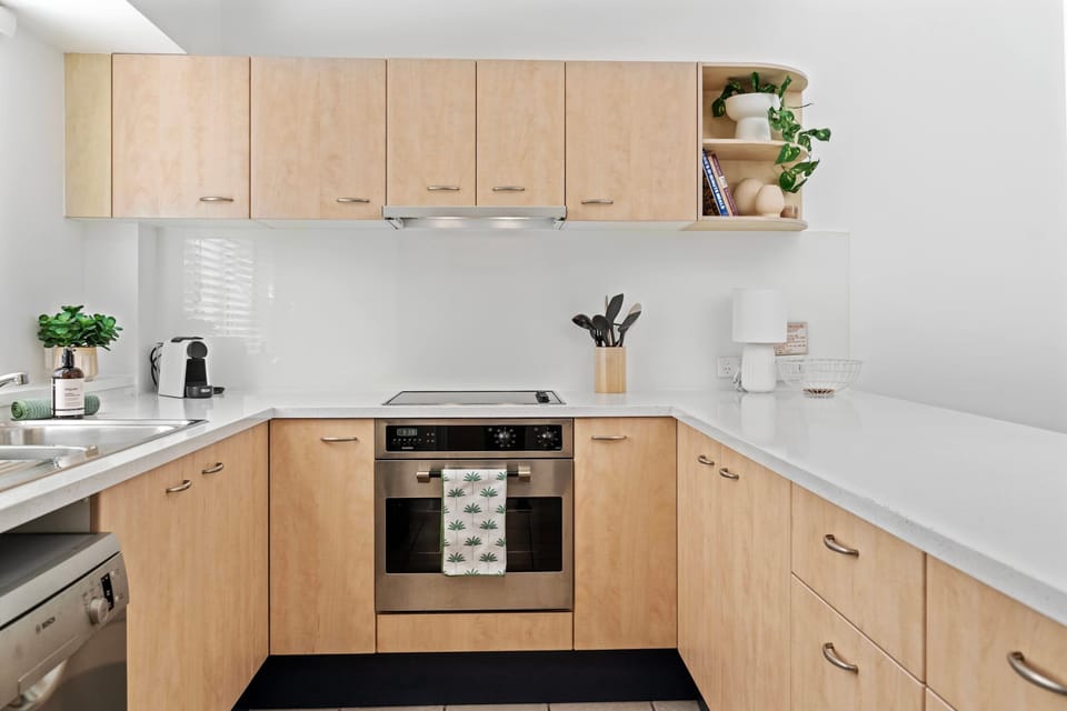 Fully equipped kitchen with full size appliances 
