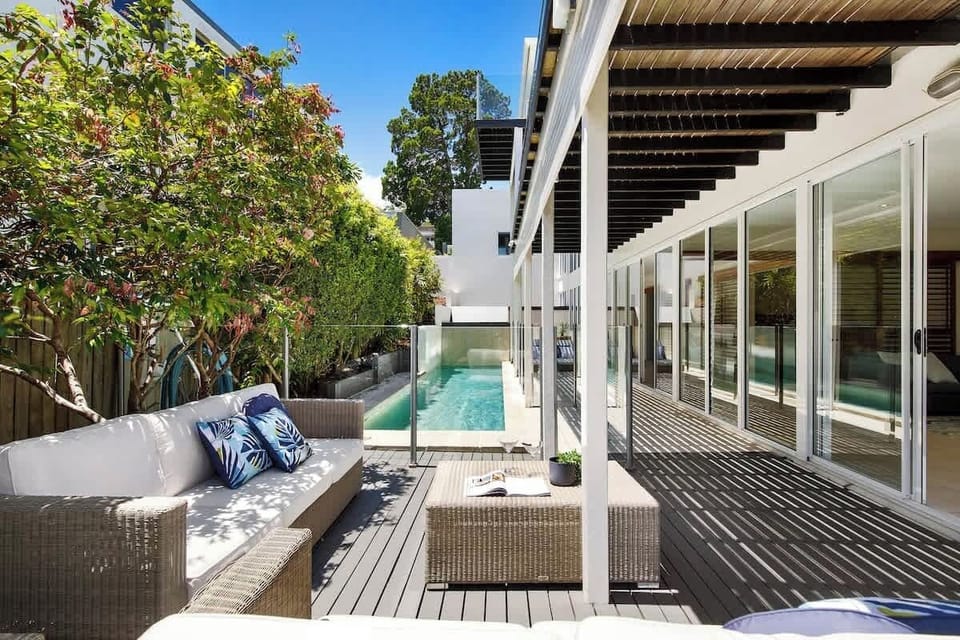Spacious pool deck 