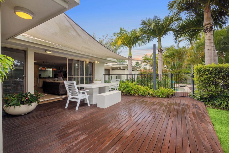 Share an alfresco feast or morning coffee under the palms on the private deck.