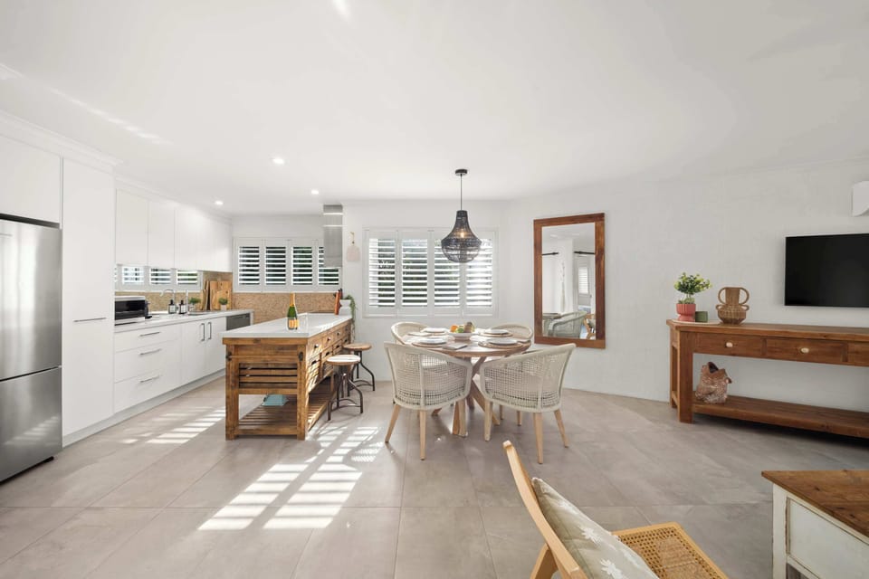 Enjoy seamless indoor-outdoor living with large stacker doors opening to the canalfront.
