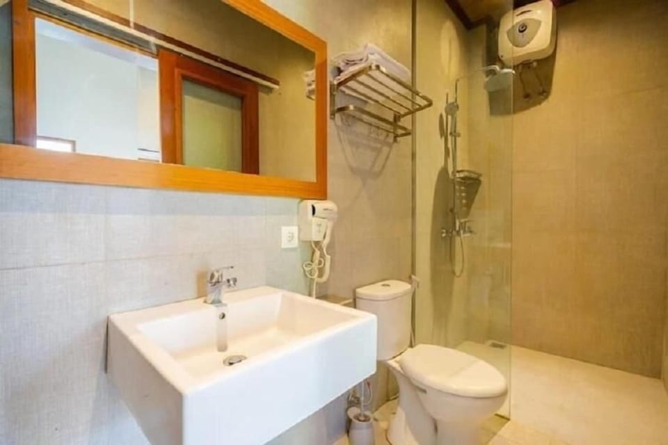 Deluxe Double Room, Garden View | Bathroom