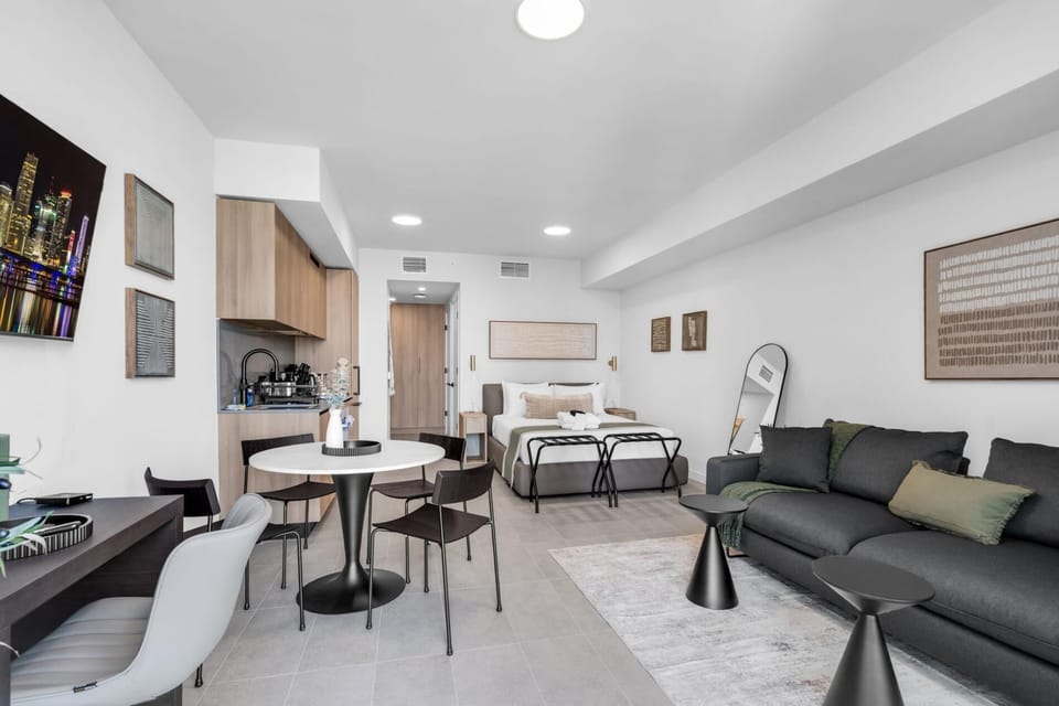 Modern Studio Apartment with Pool, Gym (9497)