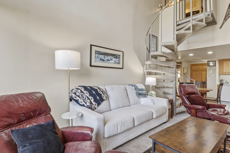 Condo, 1 Bedroom | Living area | Smart TV
