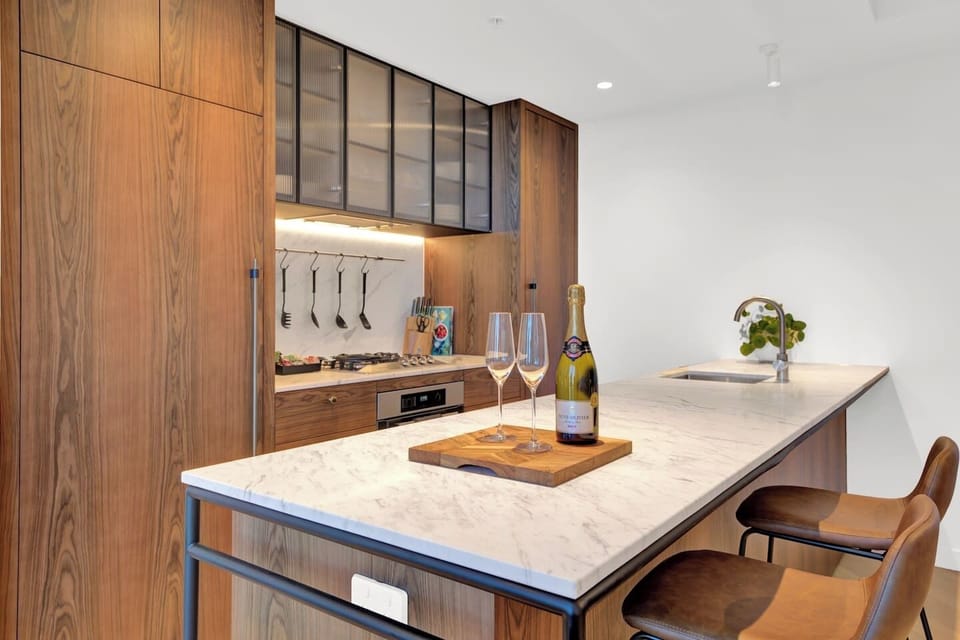 Fully equipped kitchen with marble island bench