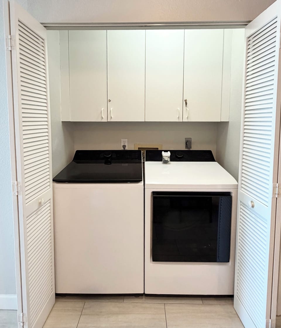 Laundry closet with full-size washer and dryer. Starter pack of detergent. 
