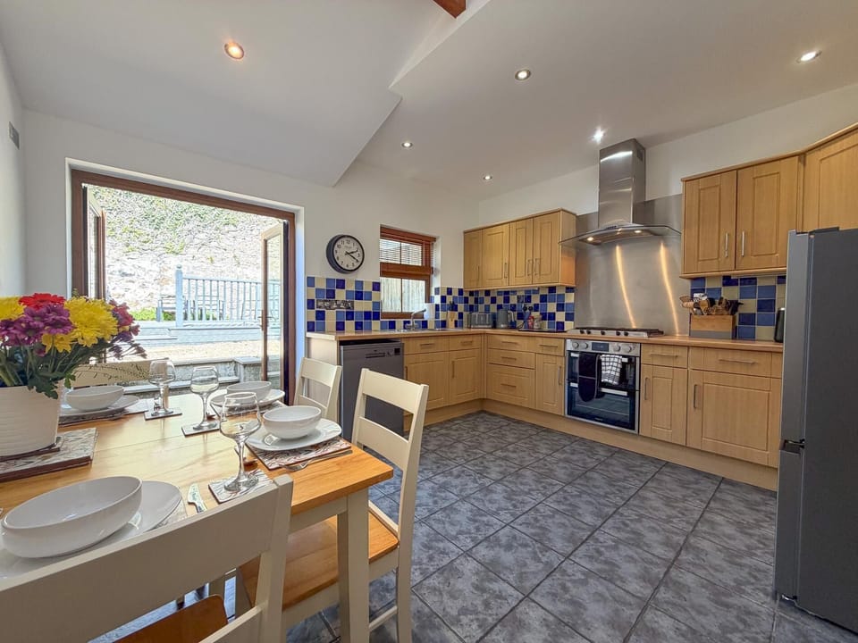 The Burrows - 3 Bedroom Holiday Home - Tenby (28072)