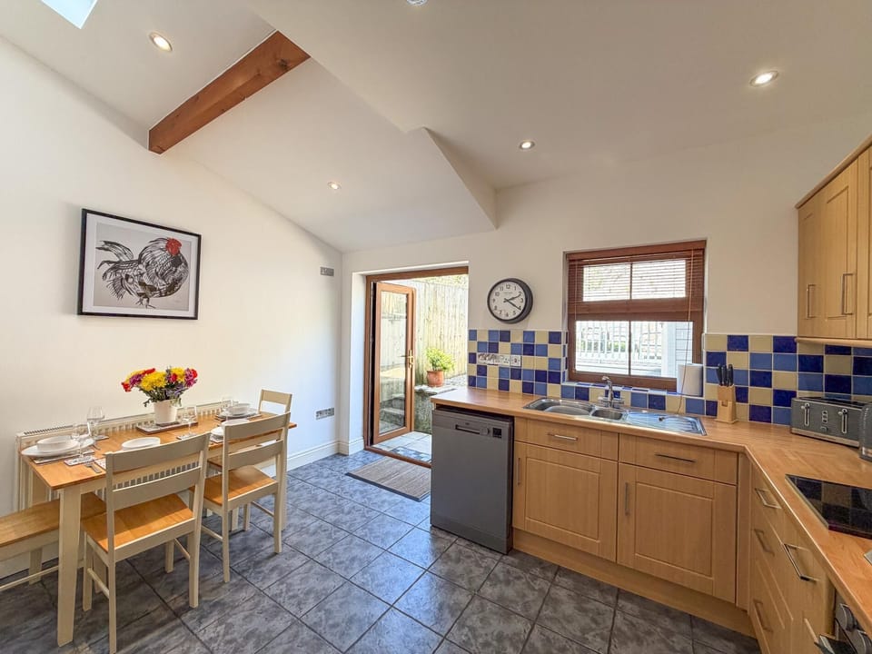 The Burrows - 3 Bedroom Holiday Home - Tenby (28074)
