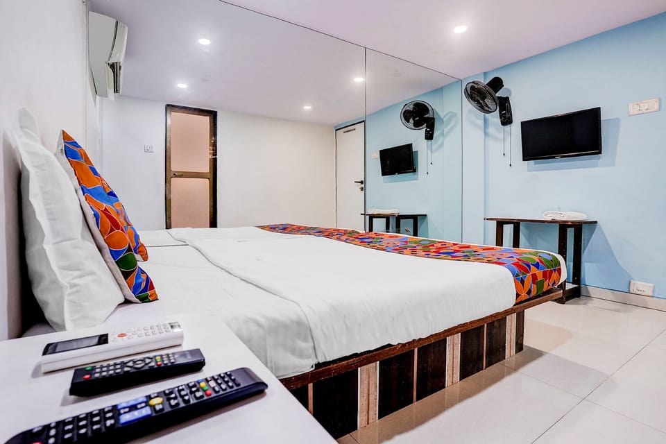 Egyptian cotton sheets, premium bedding, in-room safe, free WiFi