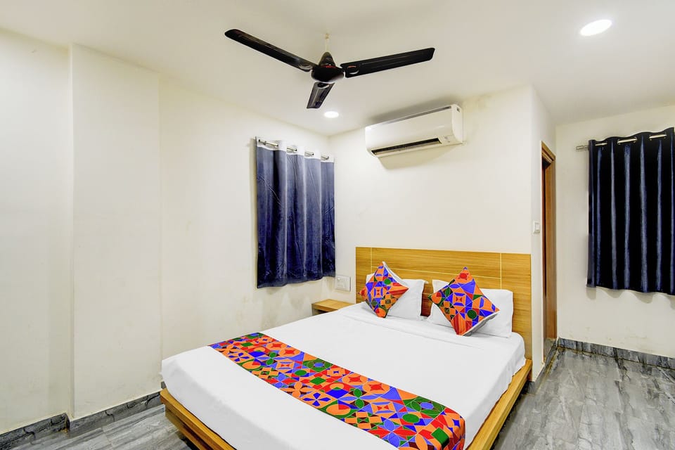 Egyptian cotton sheets, premium bedding, in-room safe, free WiFi