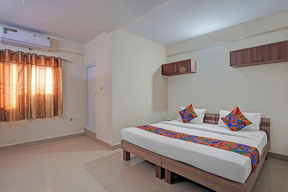 Egyptian cotton sheets, premium bedding, in-room safe, free WiFi