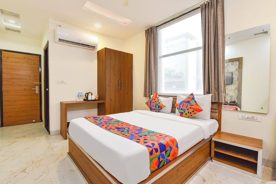 Egyptian cotton sheets, premium bedding, in-room safe, free WiFi