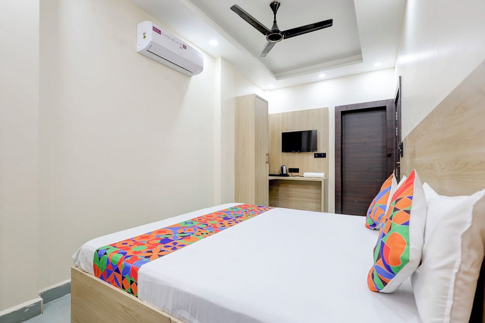 Egyptian cotton sheets, premium bedding, in-room safe, free WiFi