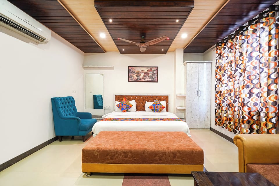 Deluxe Room | Egyptian cotton sheets, premium bedding, in-room safe, WiFi (free)