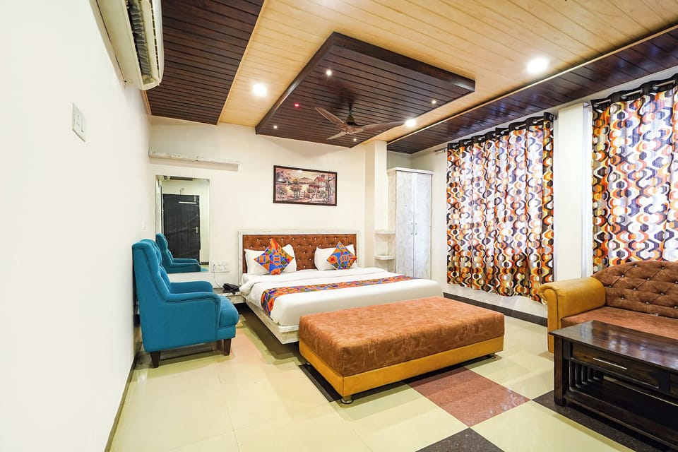 Deluxe Room | Egyptian cotton sheets, premium bedding, in-room safe, WiFi (free)