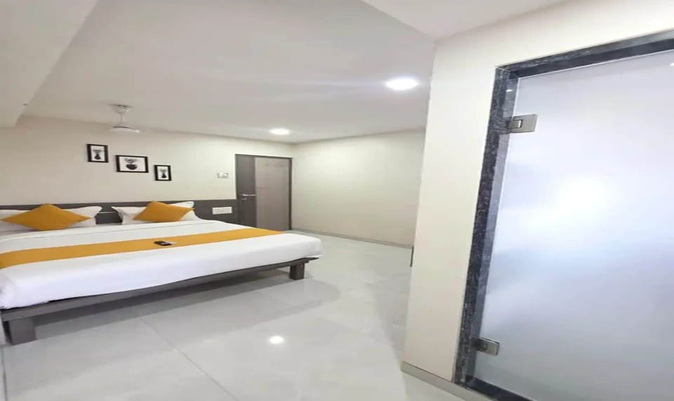 Premium Room | Egyptian cotton sheets, premium bedding, in-room safe, free WiFi