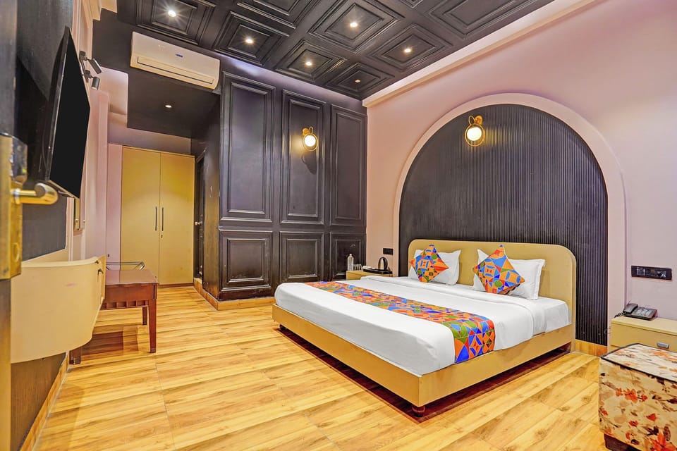 Family Room | Egyptian cotton sheets, premium bedding, in-room safe, free WiFi